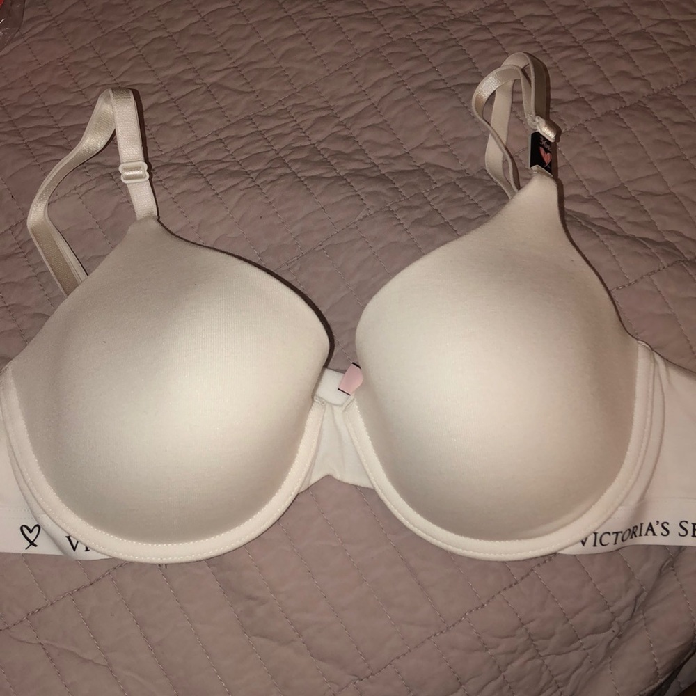 Victoria’s Secret Body Bra